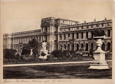 Municipality of Paris (1871): view of the Palais des Tuileries in Paris around May 1871 by Unbekannt