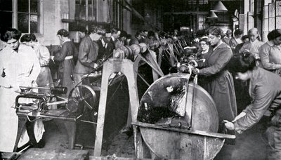 Munitions Workers during World War 1 by Unbekannter Künstler