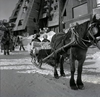 P. Topaloff and Alice Sapritch in Avoriaz during the Fantastic Film Festival on January 29 by Unbekannter Künstler