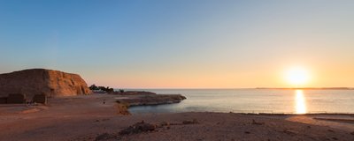 Panoramic View of the Small Temple of Nefertari, Abu Simbel, Egypt by Unbekannter Künstler