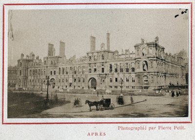 Paris Commune (1871): view of the Hotel de Ville in Paris after its fire in May 1871 by Unbekannt