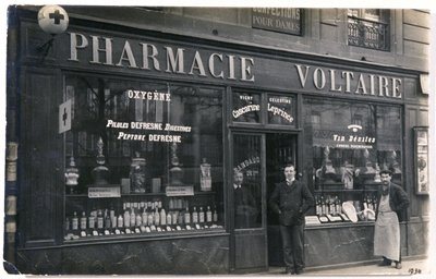 Pharmacy in Paris by Unbekannter Künstler