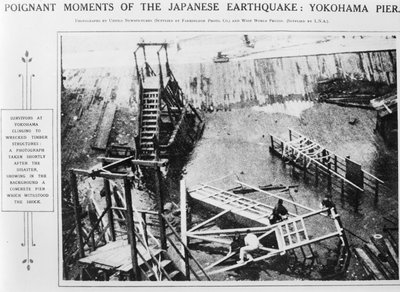 Poignant Moments of the Japanese Earthquake, Yokohama Pier by Unbekannt