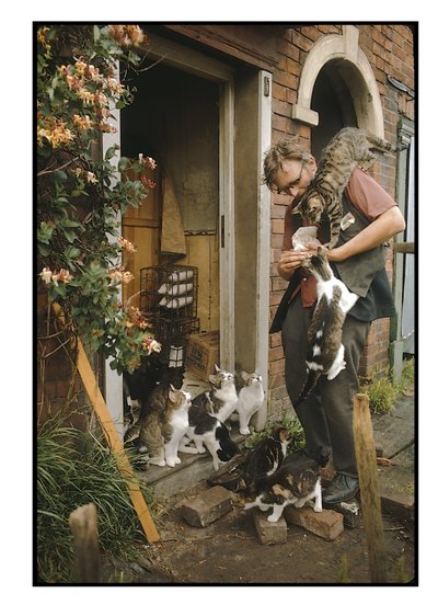 Portrait of George Seale, Eccentric Englishman, Surrounded by His Cats by Unbekannter Künstler