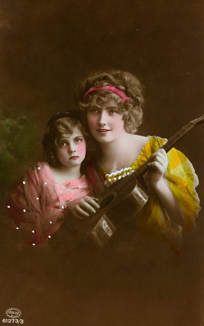 Postcard depicting two women with a guitar by Unbekannter Künstler