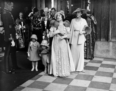 Queen Elizabeth and princesses leaving St Paul