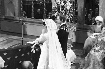 Queen Silvia and King Carl XVI Gustaf during the wedding ceremony in Storkyrkan in Stockholm by Unbekannter Künstler