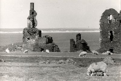 Ruins of a castle, Wick, Highlands by Unbekannt