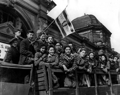Second World War: Germany beginning 1946: Part of the 450 Jewish children and adolescents surviving from death camps to be transported to Marseille to reach Palestine by Unbekannt