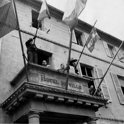 Second World War: Cherbourg (France) 20 August 1944: General De Gaulle addresses the balcony of the Hotel de Ville to the Cherbourgeois by Unbekannt
