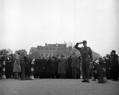 Second World War: Paris, 11 November 1944: During the celebration of the Armistice of 1918, British Prime Minister Winston Churchill and General De Gaulle who have just placed a wreath of flowers on the Tomb by Unbekannt