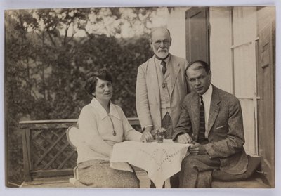 Sigmund Freud and Horace W. and Anjelika Frink, c.1920 by Unbekannt