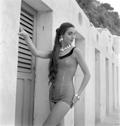 The Actress and Fashion Model Elsa Martinelli - 1954 by Unbekannt