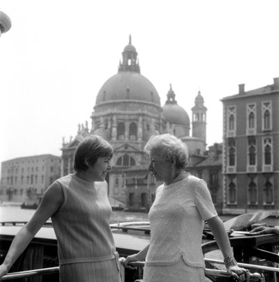 The Literature Critic Fernanda Pivano with Mary Hemingway in Venice - 1966 by Unbekannt