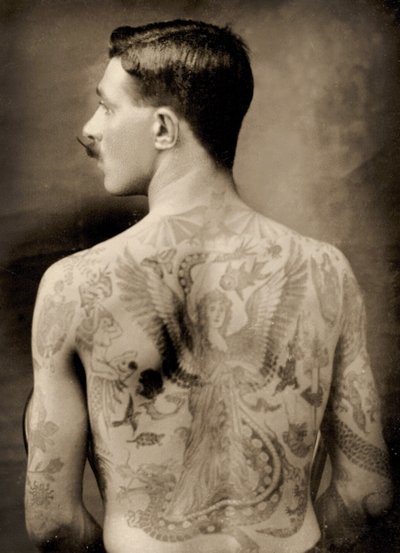 Tattooed British sailor during the Great War of 1914-18 (back view) by Unbekannter Künstler