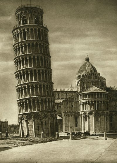The leaning tower and apse of the dome of Pisa in 1925 by Unbekannt