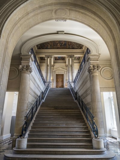 The staircase, architect Charles Lelong and Edouard Dubois, between 1840 and 1846. On the ceiling, France attaching its archives to the dawn of time, painting by Felix Jobbe Duval, between 1877 and 1881. Hotel de Soubise by Unbekannt