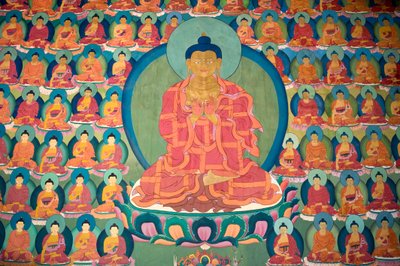 Meditating Buddha with Many Small Buddhas, Chemre Gompa Monastery, India by Unbekannt