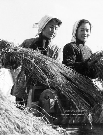 Two actresses working on the Machiao People