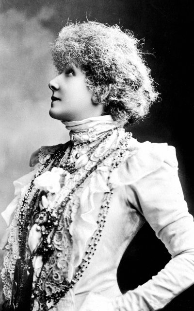 Actress Sarah Bernhardt (22/9/1844-26/3/1923) by Unbekannt