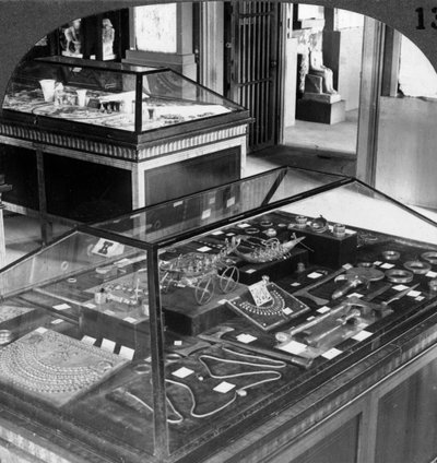 The magnificent jewellery of Queen Ahhotep, Cairo Museum, Egypt, 1905 by Underwood and Underwood