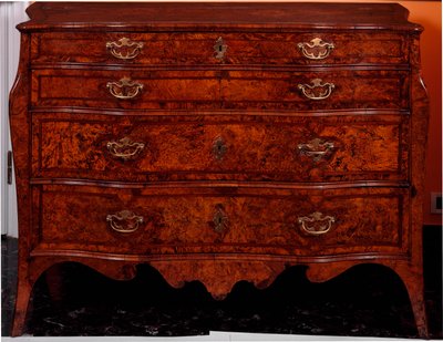 Chest of drawers made of cedar wood. 1735-1745 approx. Dim. 97x137x68 cm Private collection by Unknown artist