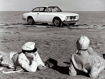 Alfa Romeo Giulia GT 1750 Veloce by Unknown photographer