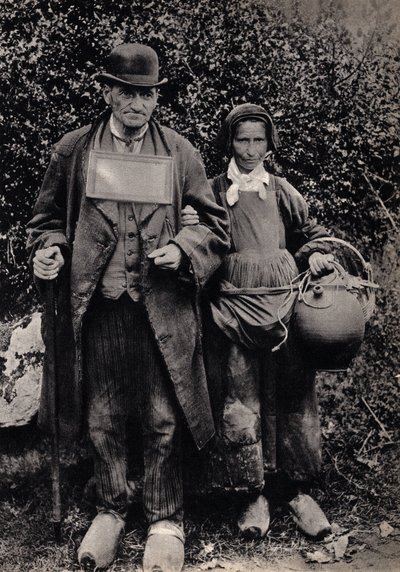 Couple of Breton beggars by Unknown photographer