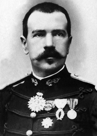 Portrait of Parfait Louis (Perfect-Louis) Monteil (1855-1925), lieutenant, colonel of the Marine Infantry and explorer of Africa and Indochina. by Unknown photographer