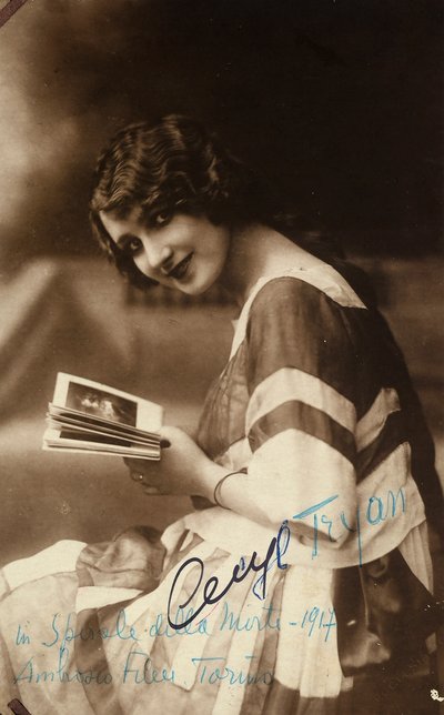 Portrait of the actress Cecyl Tryan on the set of the 1918 film "Spirale della morte" by Unknown photographer