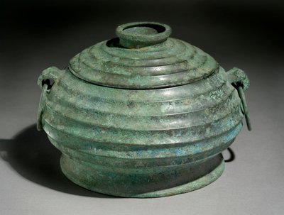 Ritual food vessel or gui by Western Zhou Dynasty Chinese School