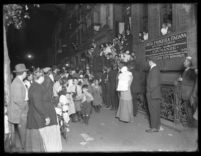 Crowds at John Hall Memorial Chapel, 63rd Street and Second Avenue, New York, September 25, 1914 by William Davis Hassler