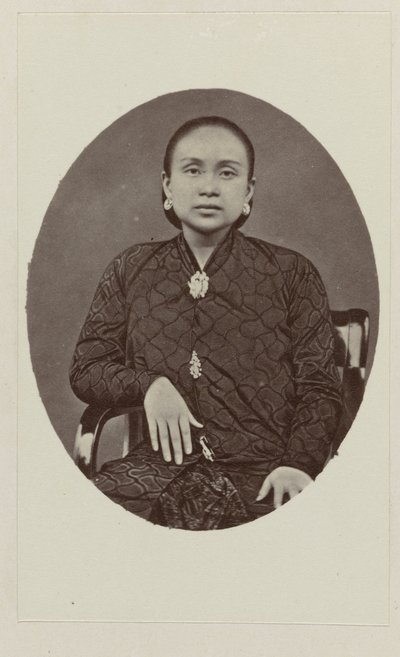 Wife of Ratoe of Pakoe Boewono IX, Susuhunan of Surakarta by Woodbury and Page