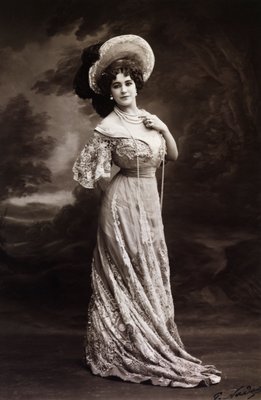 Lola Montez, stage name of the dancer Eliza Rosanna Gilbert, photograph