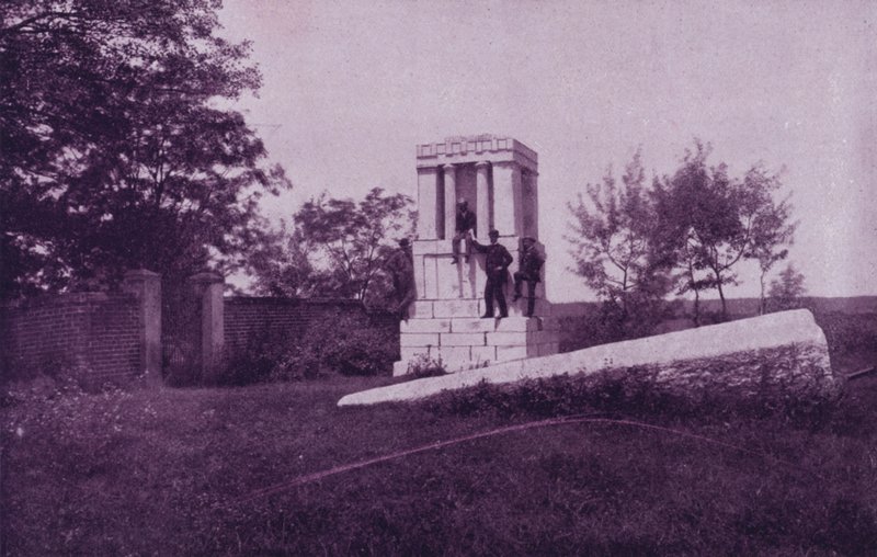 Tomb over the grave of Washington