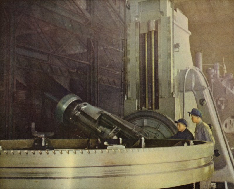 Production of Mining Machinery in a Factory in Shenyang, People