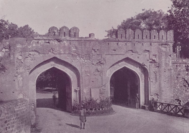 Cashmere Gate, Delhi by English Photographer