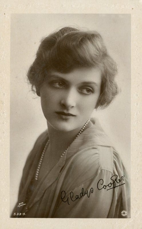 Edwardian postcard of Gladys Cooper by English Photographer