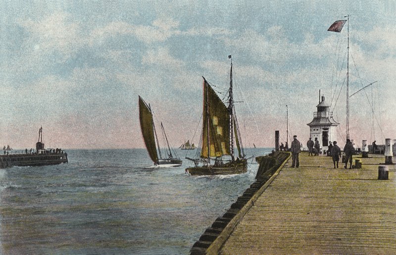 Gorleston Harbour by English Photographer