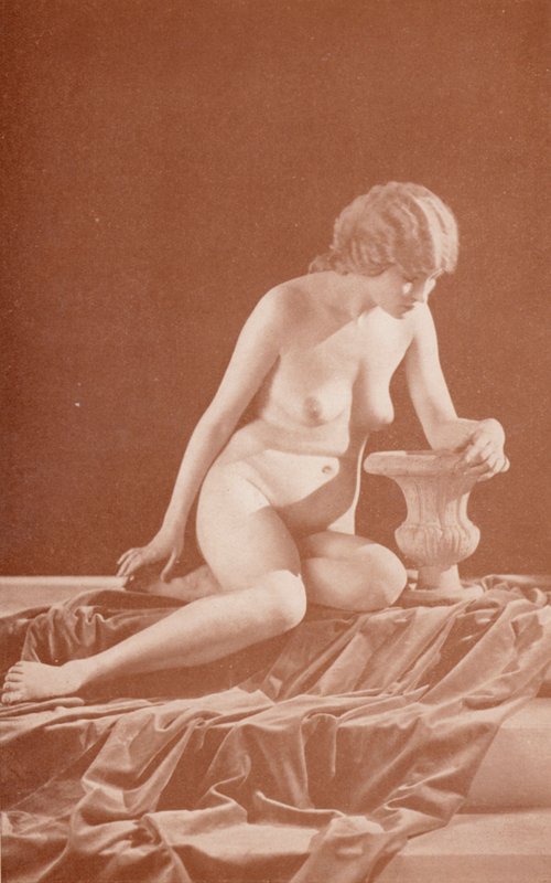 Nudist art: The Urn by English Photographer