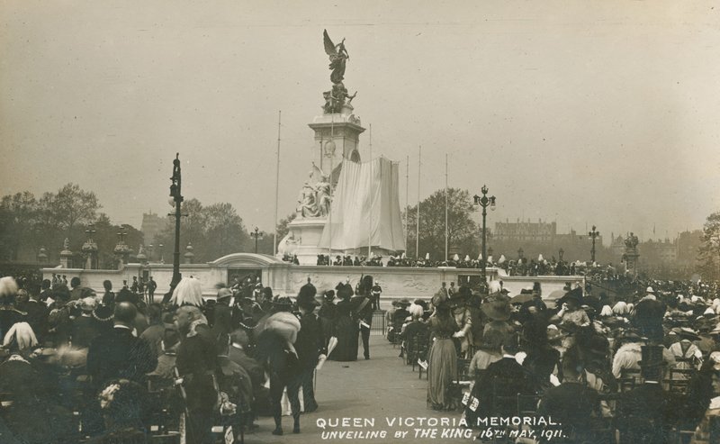 Queen Victoria Memorial, unveiling by the King, 16 May 1911 by English Photographer