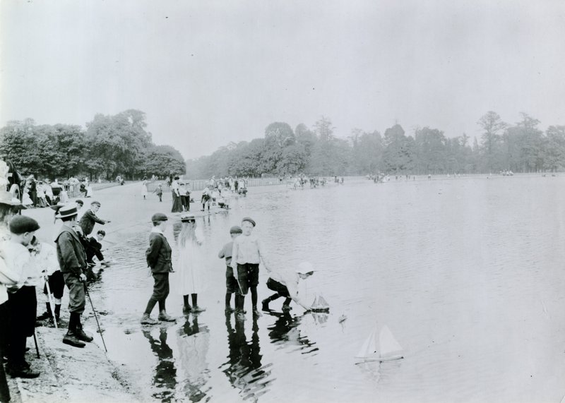 Round Pond, Kensington Gardens by English Photographer