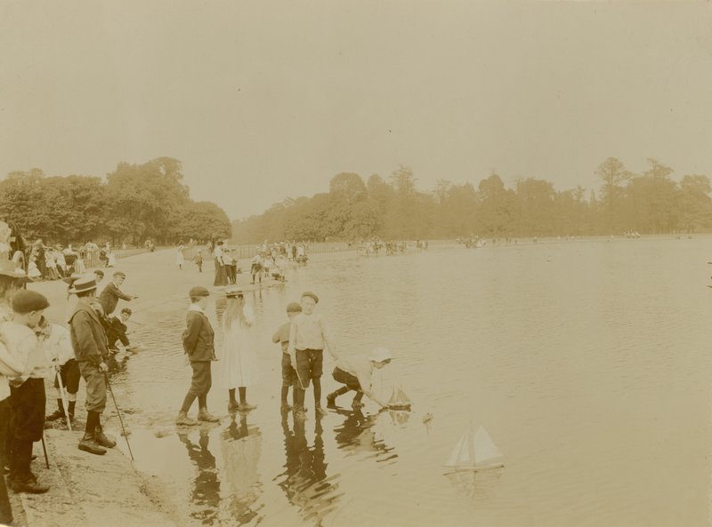 Round Pond, Kensington Gardens, London by English Photographer
