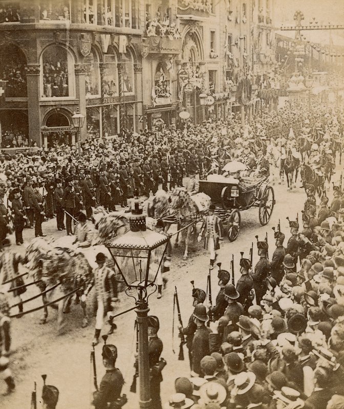 Stereoscopic print of Queen Victoria