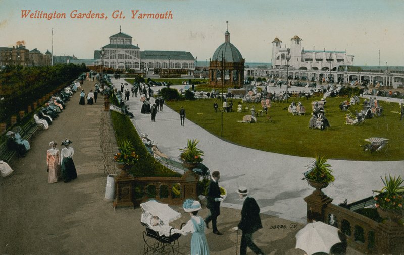 Wellington Gardens, Great Yarmouth. Postcard sent in 1913 by English Photographer