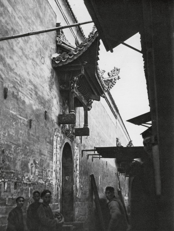 Hengchoufu, Hunan, Alley by Ernst Boerschmann