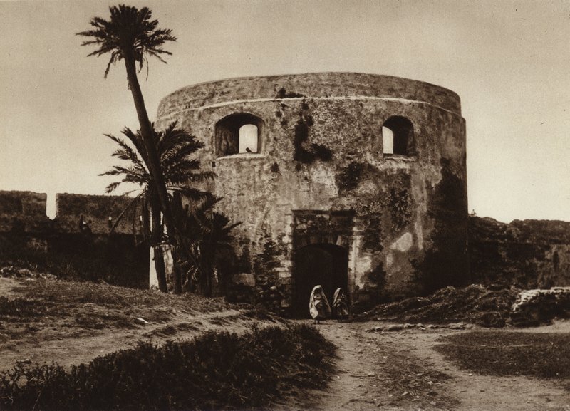 Arzila, Gateway in the town wall by European Photographer