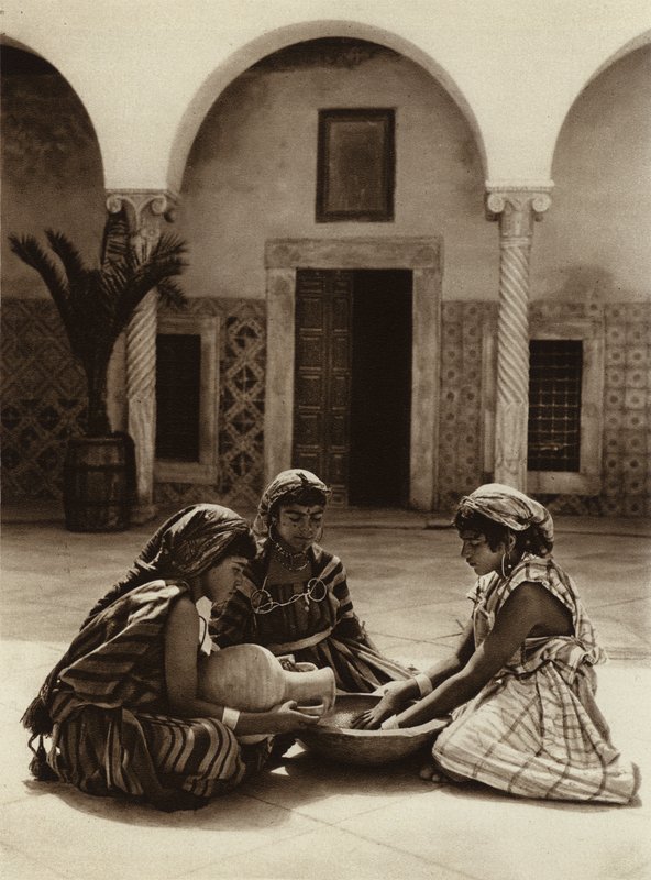 Tunis, Group of women in an Arab house by European Photographer