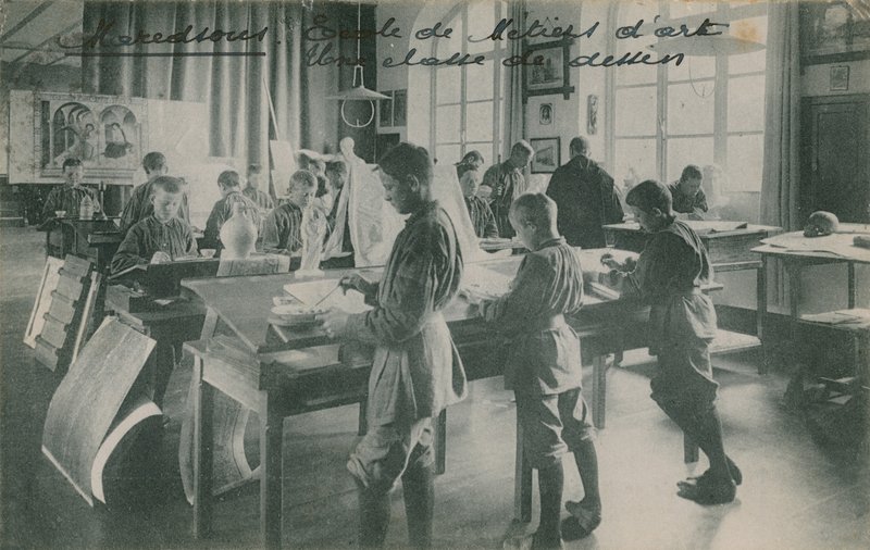 Drawing class in a school of art, France. Postcard sent in 1913 by French Photographer