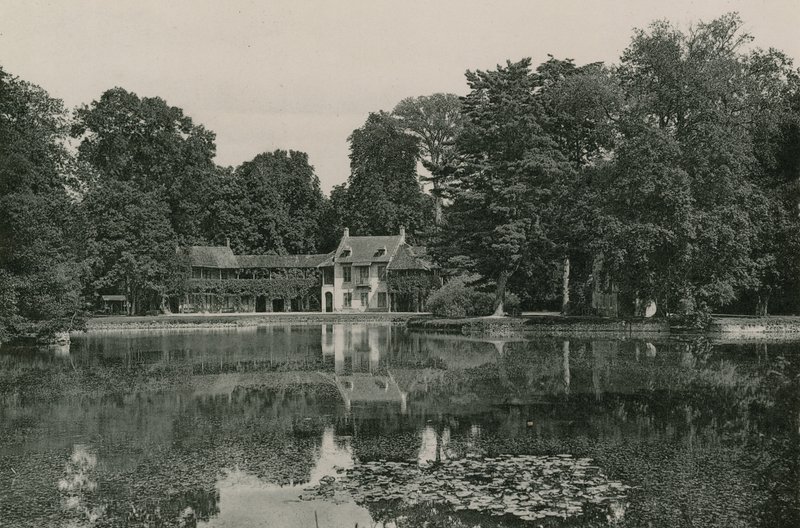 Queens House by French Photographer